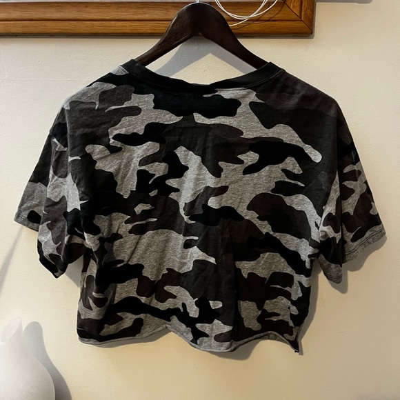 Garage Camo Cropped Tee - Picture 3 of 3